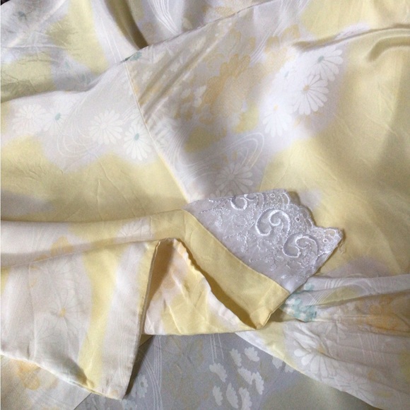Kimono, pale yellow/white, Medium/Large - Picture 6 of 9